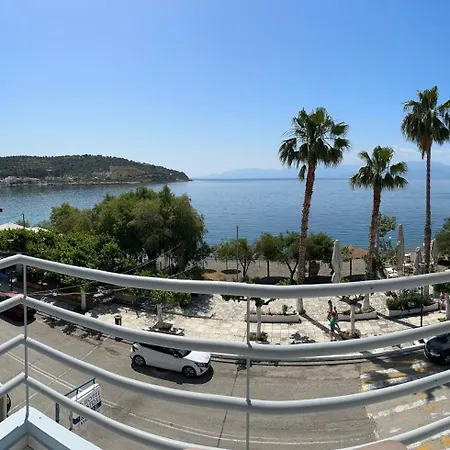 Mistral-καπος Отель Эратини