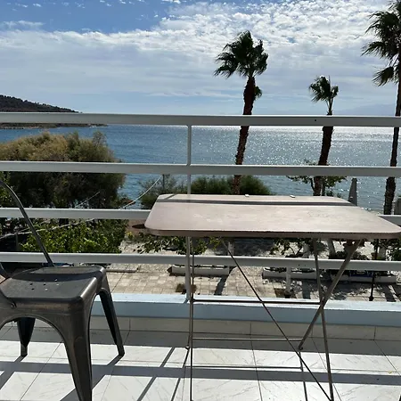 Mistral-καπος Эратини